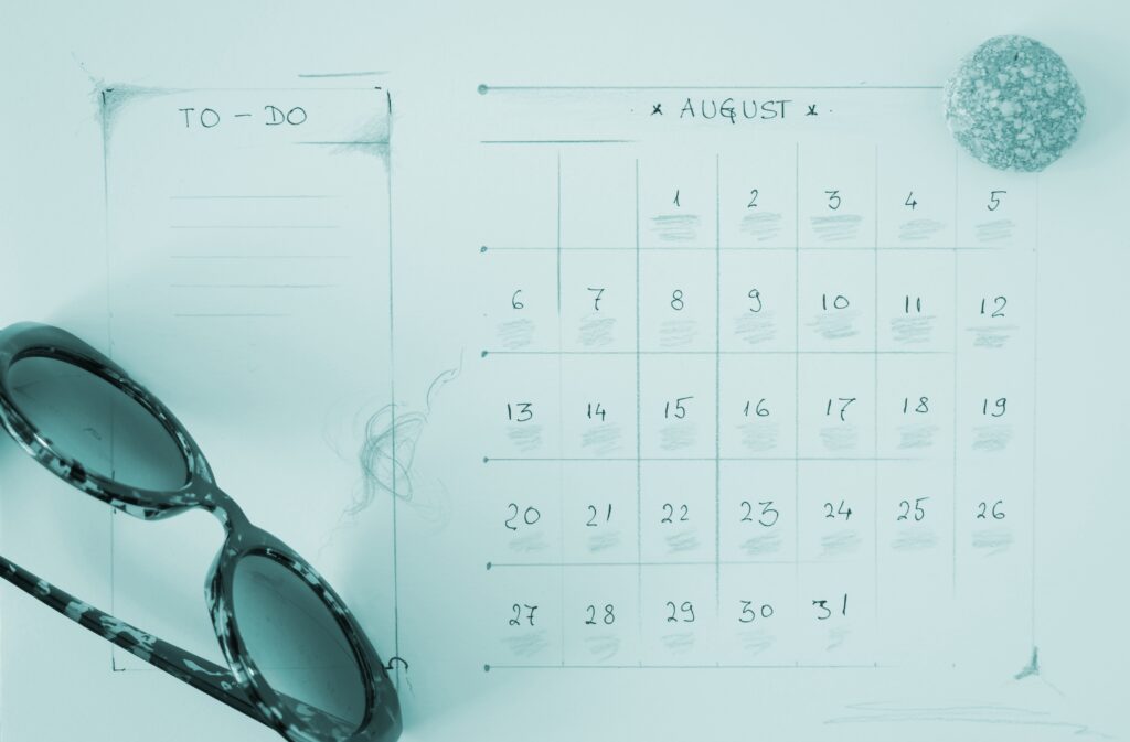 Calendrier du mois d’août illustrant le calcul du mois universel 9 en numérologie pour août 2026.
